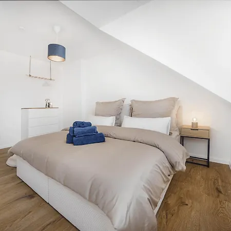 Exquisite Superior 80m2 Mit 2 Schlafzimmern&badewanne - Messe