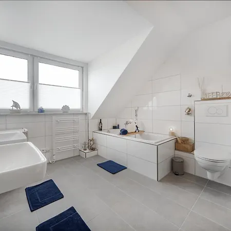 Exquisite Superior 80m2 Mit 2 Schlafzimmern & Badewanne - Messe Essen